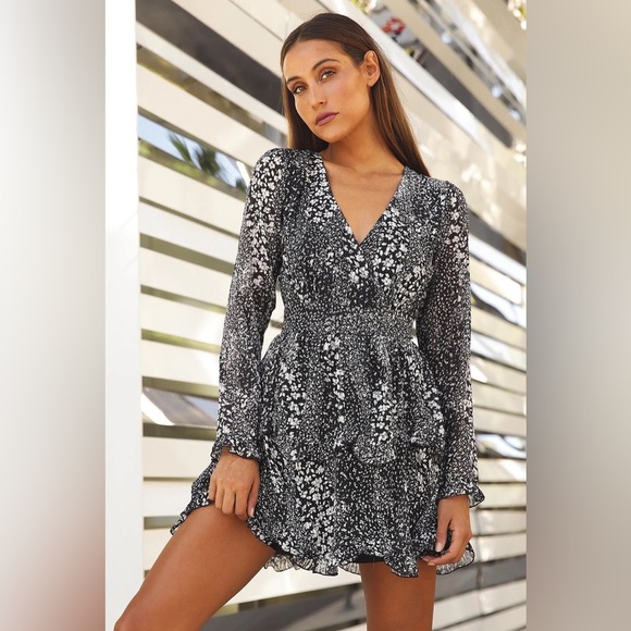 Lulus Dresses & Skirts - Lulus Love Me Right Black Floral Print Long Sleeve Tiered Mini Dress Size XS